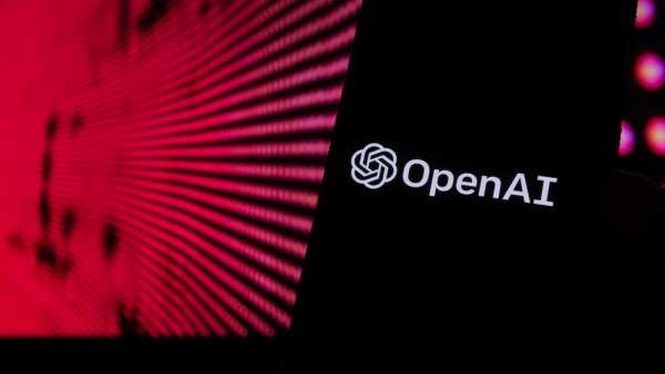 오픈AI가 대중성을 노린 새로운 AI 기기를 1억대 출하할 계획이다. [사진: 셔터스톡]