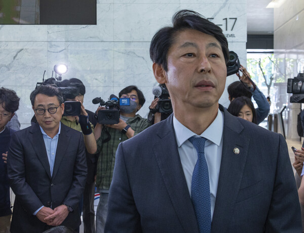 '위약금 면제' 요구로 SK 찾은 <b>이훈기</b>…최태원 회장 면담 불발