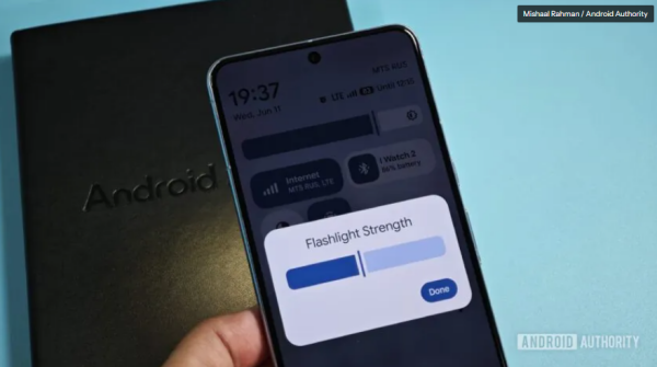 픽셀 스마트폰의 플래시 밝기를 손쉽게 조절할 수 있는 기능이 드디어 추가된다. [사진: 안드로이드 오쏘리티]