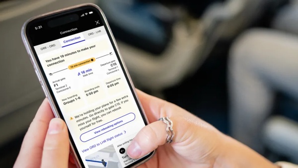 유나이티드항공이 아이폰 라이브 액티비티를 도입한 것에 이어, '커넥션세이버' 기술을 도입한다. [사진: 유나이티드항공]