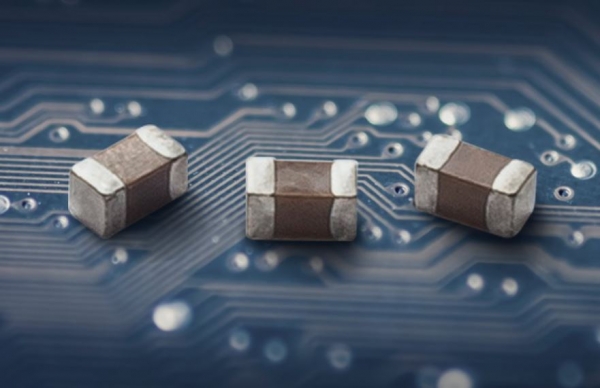 적층세라믹콘덴서 (MLCC: Multi Layer Ceramic Capacitor) [사진: 삼성전기]