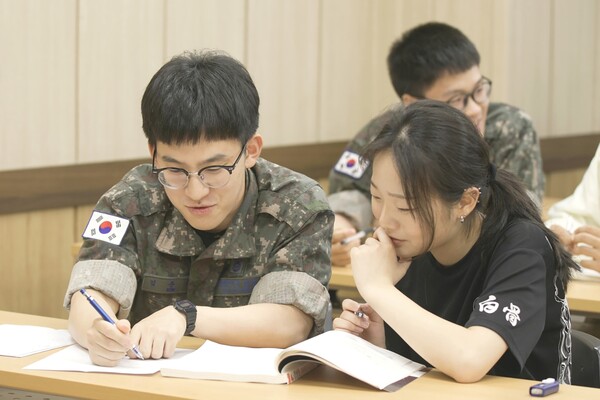 &nbsp;KT희망나눔인상 공동 수상자 공군 제15특수임무비행단의 모습. [사진:&nbsp;KT그룹 희망나눔재단]
