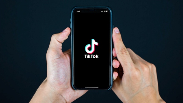 틱톡 매각 협상이 난항에 빠졌다 [사진: Reve AI]