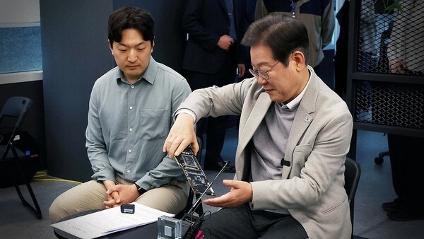 맞춤형 AI 반도체 수요 급증...특화칩 개발·실증 속도↑ - 뉴스 썸네일 이미지