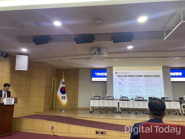 신상훈 연세대 경영전문대학원 교수가 발표하고 있다. [사진: 손슬기 기자]