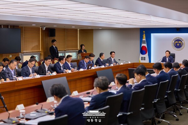 30일 이재명 대통령이 주재하는 제3차 비상경제점검TF 회의가 열렸다. [사진: 대통령실]