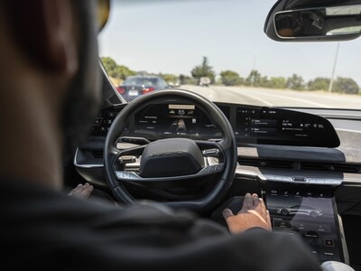 루시드 에어에서 핸즈프리 주행이 지원된다 [사진: PR Newswire 루시드 모터스]