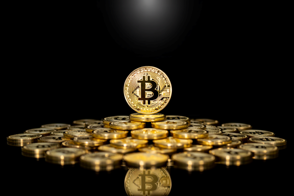 비트코인은 어느덧 글로벌 5대 자산으로 우뚝 섰다 [사진: Rave AI]