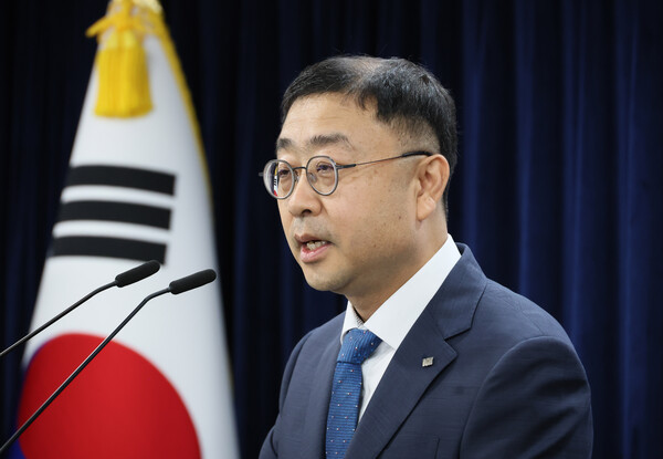  = 송상훈 과학기술정보통신부 정보통신정책실장이 4일 서울 종로구 정부서울청사에서 독자 AI 파운데이션 모델 프로젝트 정예팀 선정 결과를 브리핑하고 있다. [사진: 연합뉴스] 