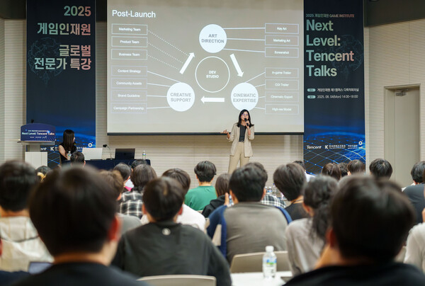 제인 라우 텐센트 프로덕션 총괄이 지난 4일 성남 판교 한국콘텐츠진흥원 게임인재원스토리에서 진행된 '넥스트 레벨: 텐센트 토크'에서 비주얼 스토리텔링 전략을 소개하고 있다. [사진: 텐센트]