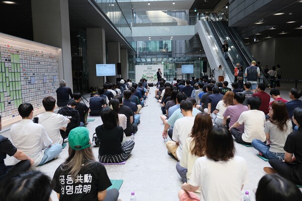 민주노총 화섬식품노조 네이버지회(네이버 노조)가 6일 네이버 리부트 2.0 문화제를 개최했다. [사진: 민주노총 화섬식품노조 네이버지회]