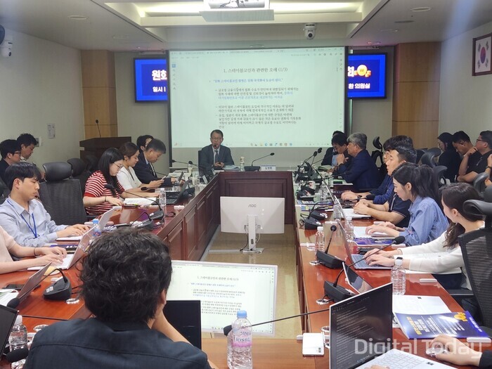 김영환 의원실(더불어민주당)이 12일 여의도 국회 의원회관에서 ‘원화 기반 스테이블코인 도입을 위한 제도 개선 토론회’를 개최했다. [사진: 강진규 기자]