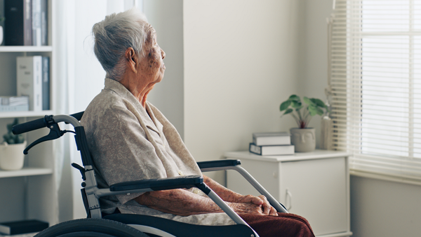 치매를 예방하는 데 사회적 관계가 중요한 역할을 한다는 연구 결과가 나왔다. [사진: 셔터스톡]