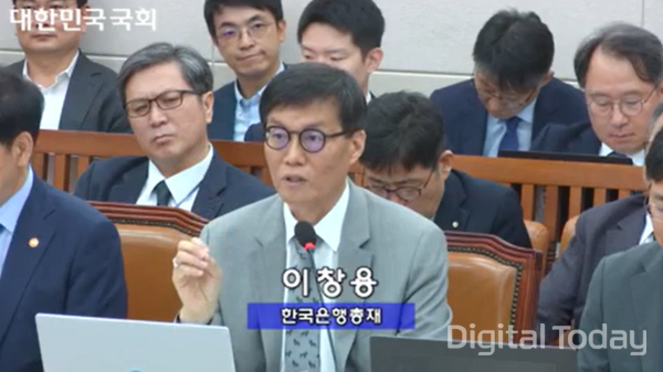 19일 이창용 한은 총재가 국회 기재위에서 발언하고 있다. [사진: 국회 영상회의록시스템 갈무리]