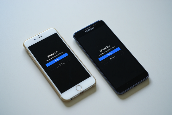 구글이 퀵 쉐어 기능을 아이폰에서도 지원할 가능성이 있다. [사진: Reve AI]
