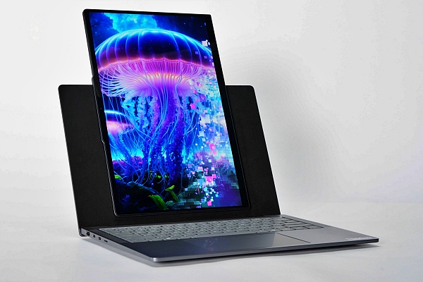 회전형 디스플레이를 탑재한 레노버 '프로젝트 피보' 노트북 [사진: Evan Blass 엑스]