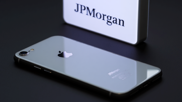 JP모건이 오는 9일 출시될 아이폰17 가격에 대한 전망을 내놨다 [사진: Reve AI]