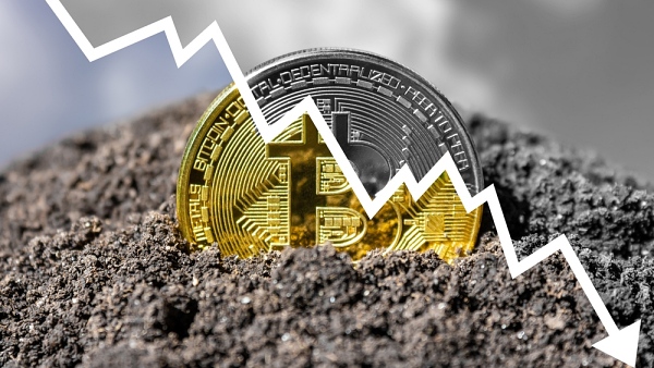 디지털 자산 기업들의 주가 하락은 단순한 시장 변동이 아니라, 공급과 수요, 기업 전략 변화가 얽힌 복합적 문제다.  [사진: 셔터스톡]