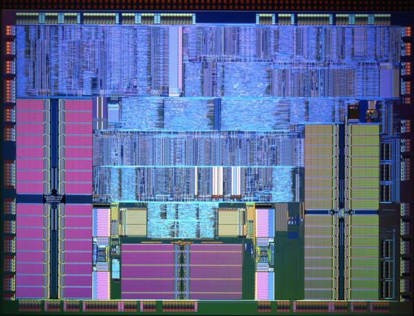 CMOS 공정으로 제조된 PowerPC 750 프로세서 다이. 해당 프로세서는 IBM이 구리 인터커넥트 기술을 최초로 상용화했다. [사진: IBM]