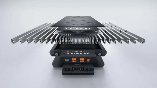 리막이 독일 뮌헨에서 열린 IAA 모빌리티 쇼에서 새로운 전고체 배터리를 공개했다. [사진: 리막]