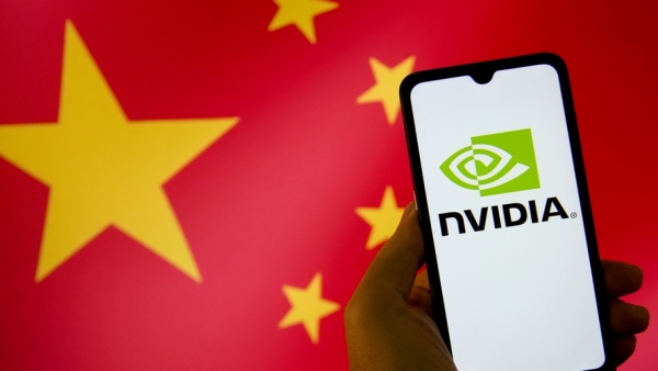 젠슨 황 엔비디아 최고경영자(CEO)가 중국 규제에 실망감을 내비쳤다 [사진: 셔터스톡]