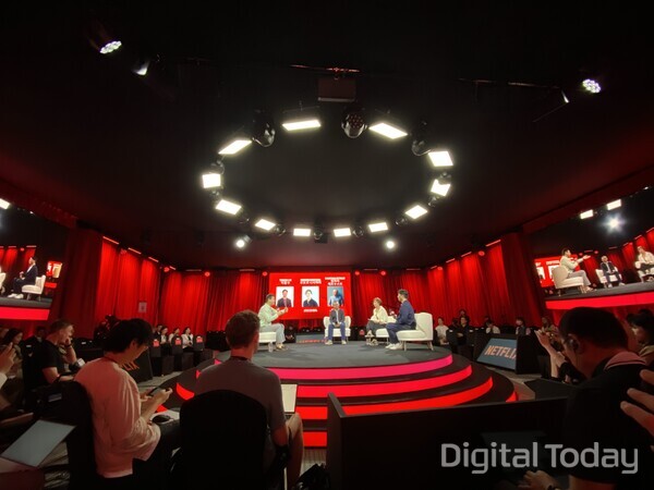 넷플릭스와 아시아 콘텐츠 제작 관계자들이 크리에이터 아시아에서 대담하고 있다. [사진: 디지털투데이 손슬기 기자]