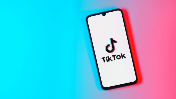 틱톡의 AI 기반 상품 추천 기능이 논란이 되고 있다. [사진: 셔터스톡]