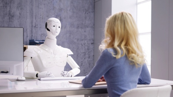 AI 기반 채용 시스템에 대한 비판이 제기되고 있다. [사진: 셔터스톡]