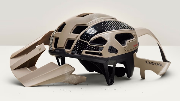 RLS 헬멧 기술은 충돌 시 패널이 스스로 분리되는 설계를 통해 안전성을 극대화했다. [사진: RLS]