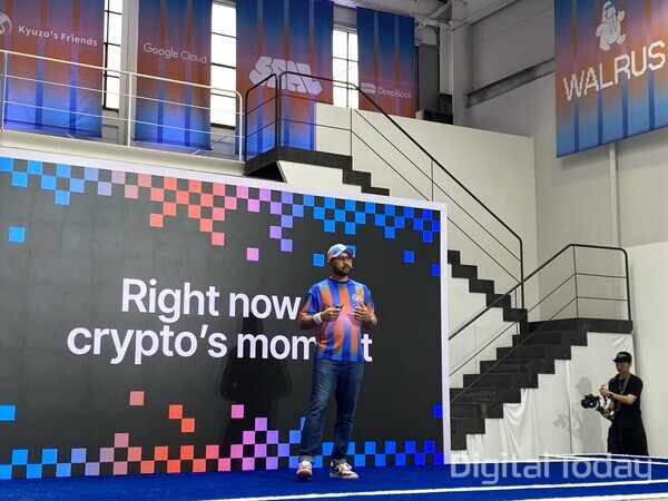 26일 서울 성수동에서 개최된 '빌더 하우스 APAC 인 서울'에서 아데니이 아비오둔(Adeniyi Abiodun) 미스틴랩스 공동창업자가 티오더와의 협업을 발표하고 있다. [사진: 디지털투데이 손슬기 기자]