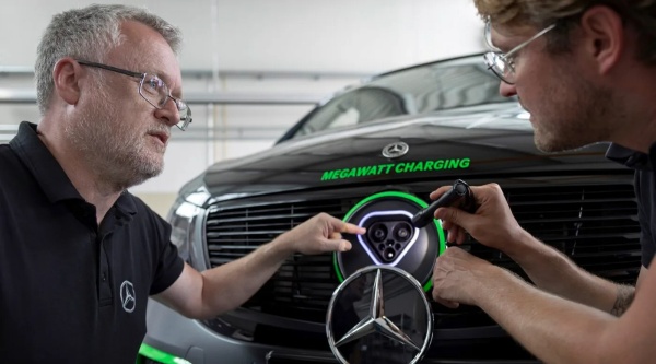 벤츠는 전기차 충전의 모든 가능성을 탐색하며, 미래 모빌리티 시장에서 새로운 기준을 제시할 것으로 기대된다. [사진: 메르세데스 벤츠]