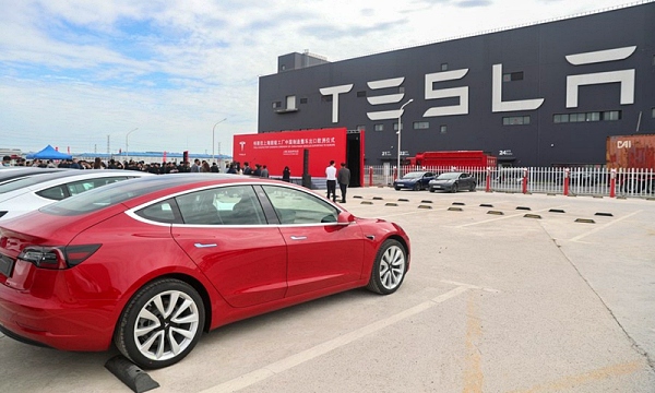 테슬라는 상하이 기가팩토리 생산 확대를 통해 중국 시장에서 입지를 강화하려는 전략을 이어가고 있다.[사진: 신화망]