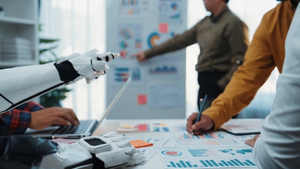 기업이 AI에 의존할 시 부정적인 결과로 이어질 수 있다 [사진: 셔터스톡]