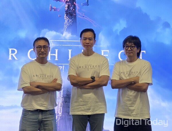 (오른쪽부터)정우용 드림에이지 대표, 박범진 아쿠아트리 대표, 김민규 드림에이지 게임사업3실 실장이 간담회 후 사진 촬영을 하고 있다. [사진: 이호정 기자]