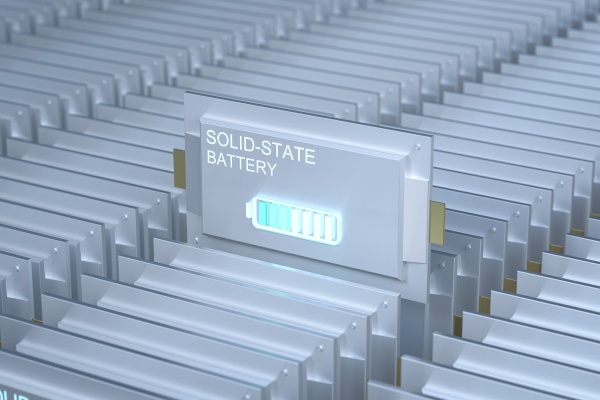 전고체 배터리는 전기차 산업의 판도를 바꿀 차세대 기술로 주목받고 있다. [사진: 셔터스톡]