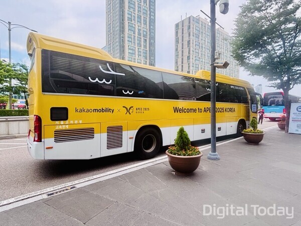 카카오모빌리티가 APEC 정상회의 개최 지원을 위해 무료 셔틀버스를 지원한다. [사진: 석대건 기자