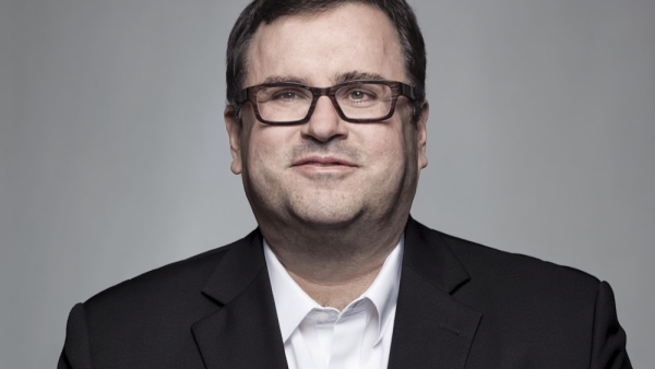 리드 호프먼이 데이비드 삭스와 갈등을 빚고 있다 [사진: Reve AI]