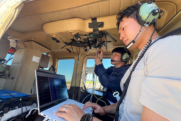 KT, κ΅λ΄ 첫 'λμ¬ν곡κ΅ν΅' μ€μ¦μ격 νλ