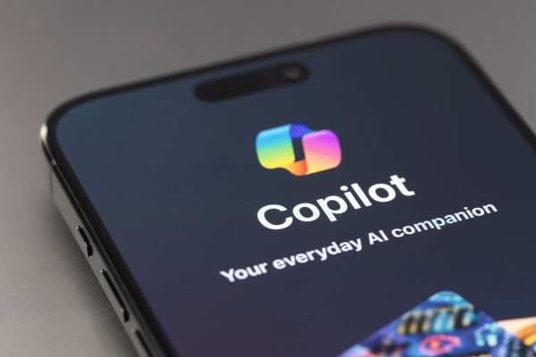  마이크로소프트는 AI 기술 확장보다 윤리적 책임을 우선시하는 전략을 선택했다. [사진: 셔터스톡]