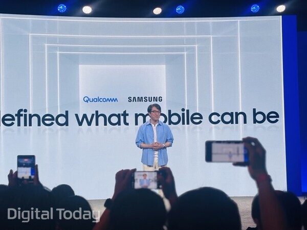 최원준 삼성전자 MX사업부 개발실장 겸 최고운영책임자(사장)이 퀄컴 스냅드래곤 서밋 2025 키노트에서 발표하고 있다. [사진: 석대건 기자]