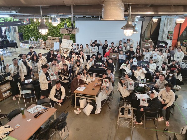 스마일게이트 퓨처랩은 지난 24일부터 26일까지 2박 3일간 스마일게이트 캠퍼스에서 진행한 네이버웹툰 IP 활용 게임잼, '네이버웹툰과 함께하는 비버잼'을 마무리하고, 우수작품 10개를 선정했다고 27일 밝혔다. [사진: 스마일게이트]