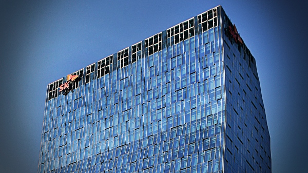 SKT, 3분기 '실적 쇼크'…AI·조직개편으로 반전 노린다