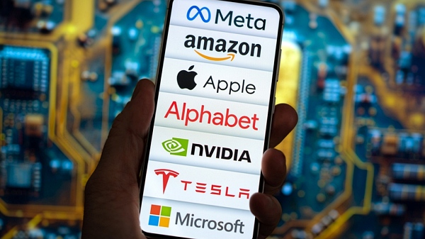 애플, MS, 구글, 메타 등 빅테크 기업의 AI 투자가 봇물을 이루고 있다 [사진: 셔터스톡]