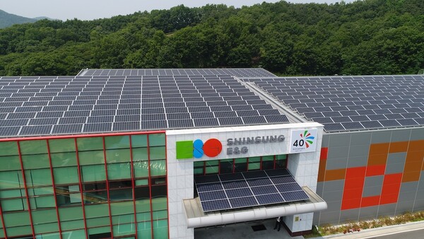 신성이엔지 용인 스마트팩토리에 설치된 지붕형 태양광 설비 [사진: 신성이엔지]