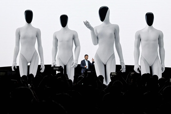 샤오펑은 AI와 모빌리티의 경계를 허물며 테슬라와 경쟁에서도 차별화된 행보를 보이고 있다. [사진: AFP 연합뉴스]