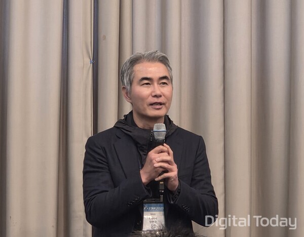 장현국 넥써쓰 대표가 13일 부산 벡스코에서 개최된 '지스타2025'에서 기자간담회를 열고 발언을 하고 있다. [사진: 이호정 기자]