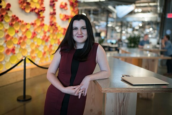 피지 시모의 발언은 오픈AI가 단기적인 수익보다 장기적인 기술 우위를 확보하는 데 초점을 맞추고 있음을 보여준다. [사진: 위키미디어]