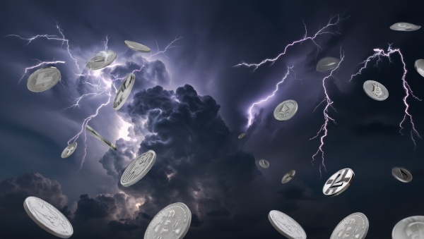 이더리움, 솔라나, 지캐시 모두 청산 위험이 커지며 시장 변동성을 확대할 가능성이 높다. [사진: Reve AI]