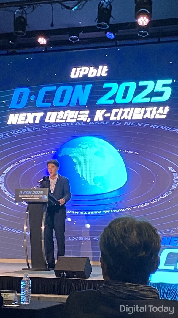 19일 업비트 디콘2025에서 오경석 두나무 대표가 개회사하고 있다. [사진: 디지털투데이 손슬기 기자]