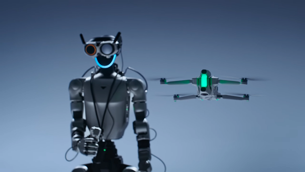 유니트리 G1이 안티그래비티 A1 드론을 직접 조종했다. [사진: 안티그래비티 유튜브]